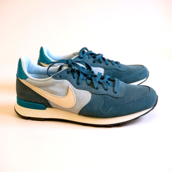 Nike Shoes - Nike internationalist shoes size 7 women’s